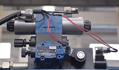 100t Cnc Metal Bending Machines, 3200 Mm Cnc Sheet Press Brake With E21 100t Cnc金属曲げ機、E21付き3200MmCncシートプレスブレーキ