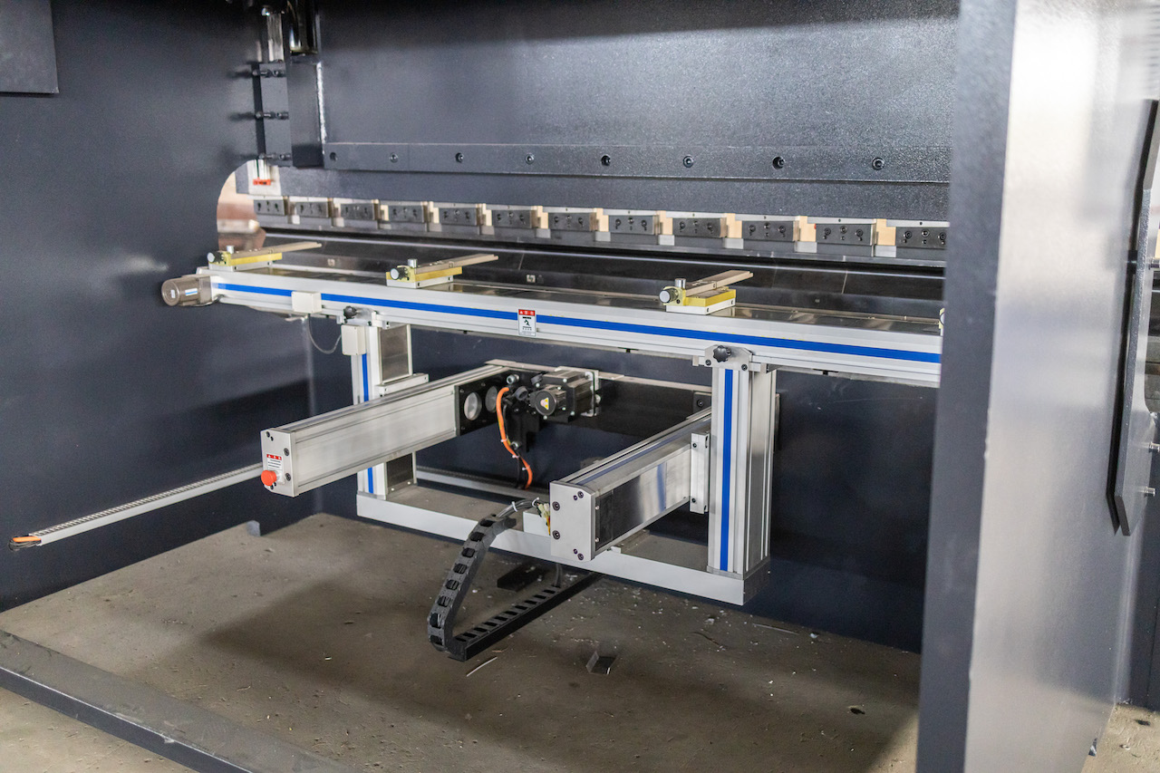 100t油圧CNCブレーキプレスクラウニングCNCプレスブレーキデレム