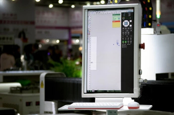 1500*3000mm 500w Racuys Or Ipg Fiber Laser Cutting Machine 1500 * 3000mm500wRacuysまたはIpgファイバーレーザー切断機