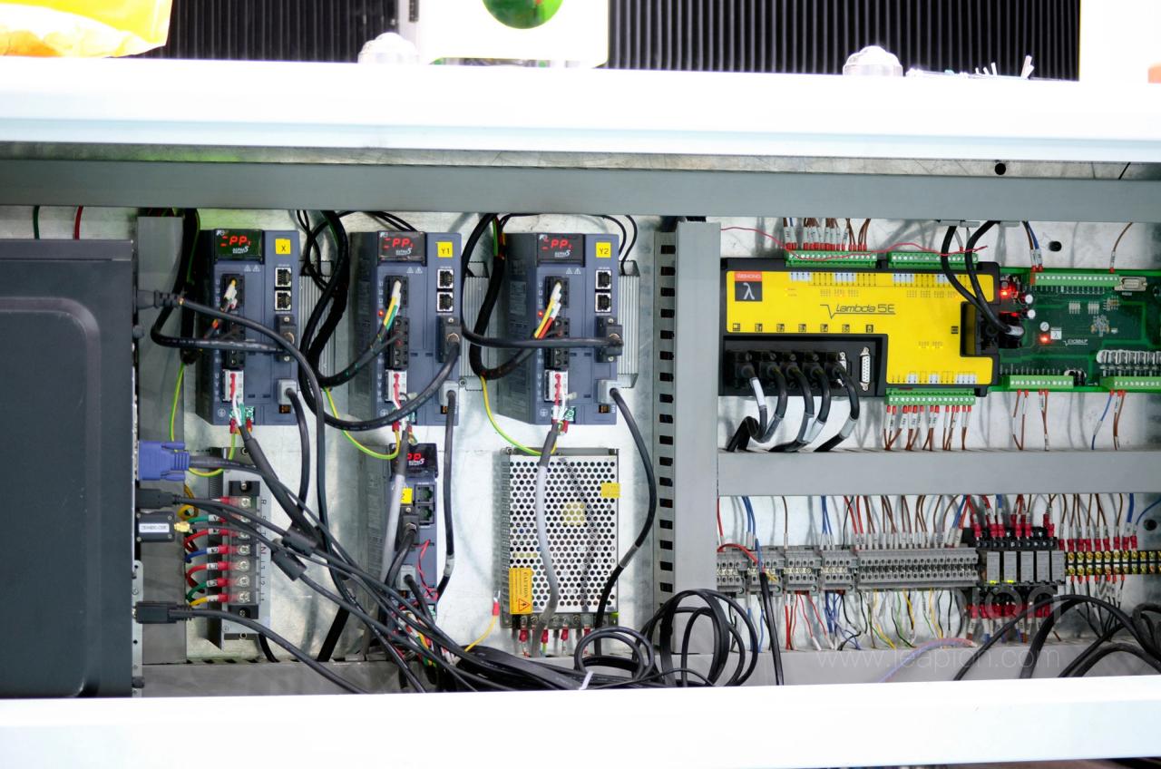 1500*3000mm 500w Racuys Or Ipg Fiber Laser Cutting Machine 1500 * 3000mm500wRacuysまたはIpgファイバーレーザー切断機