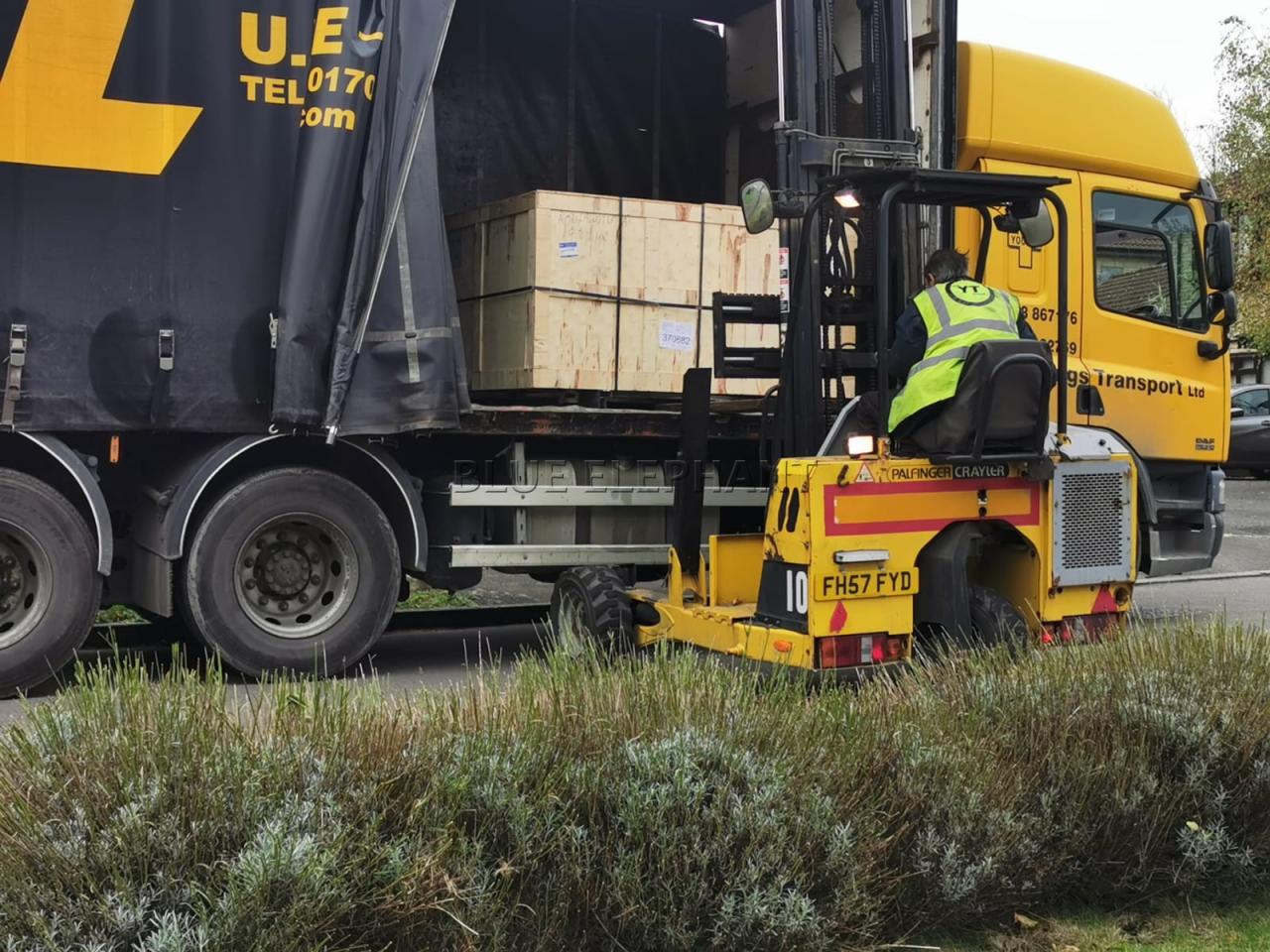 1530 Fiber Laser Cutting Machine For Stainless Steel Carbon Steel Metal Sheet ステンレス鋼炭素鋼金属板用1530ファイバーレーザー切断機