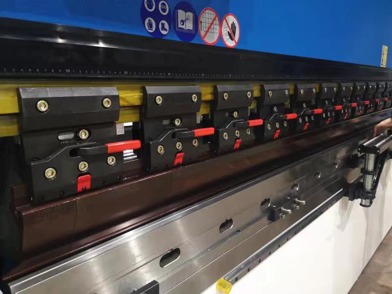 160t-40004軸CNC油圧曲げ機プレスブレーキ