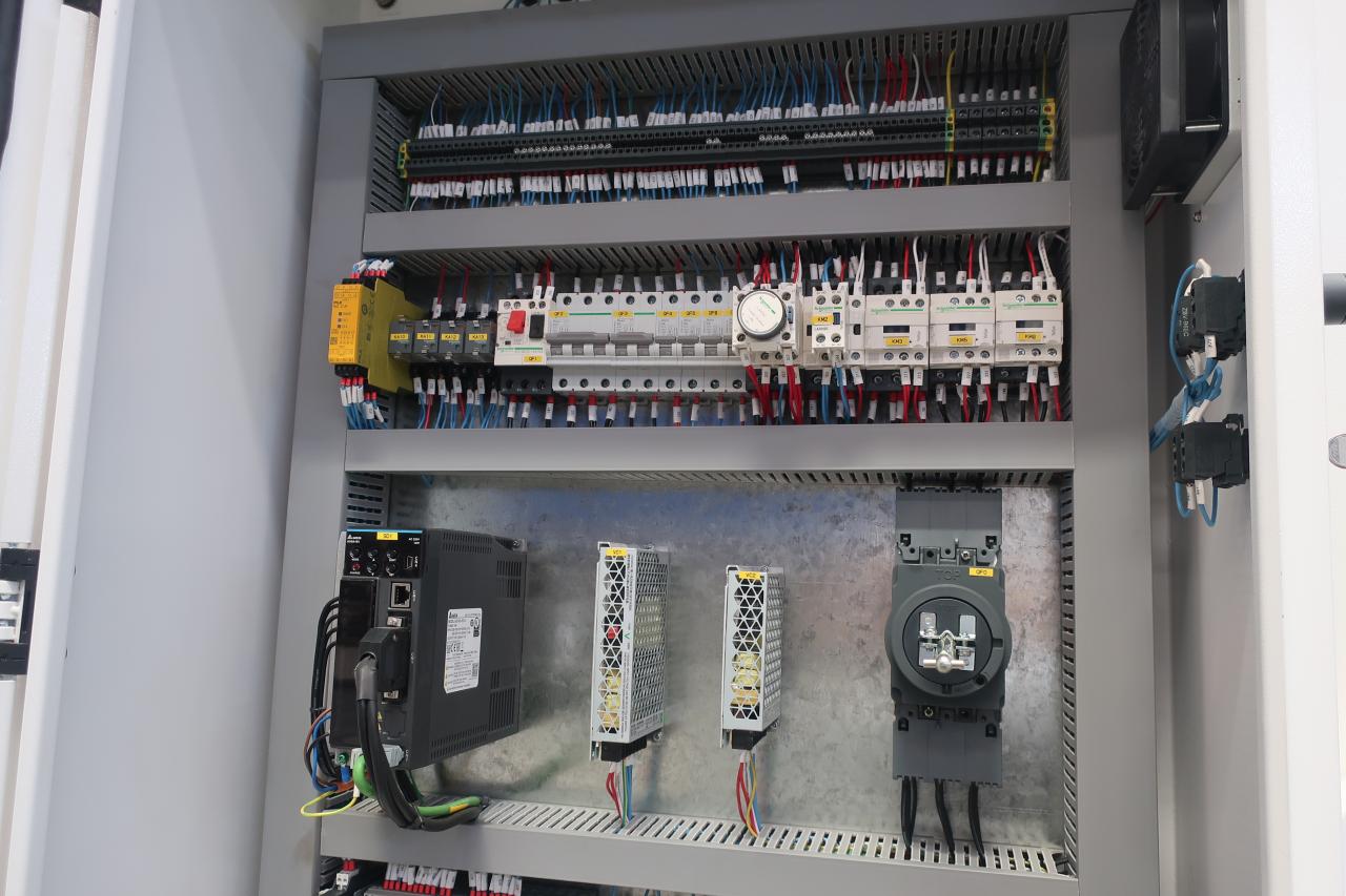 6メートルの板金切断用16mm油圧ギロチンせん断機