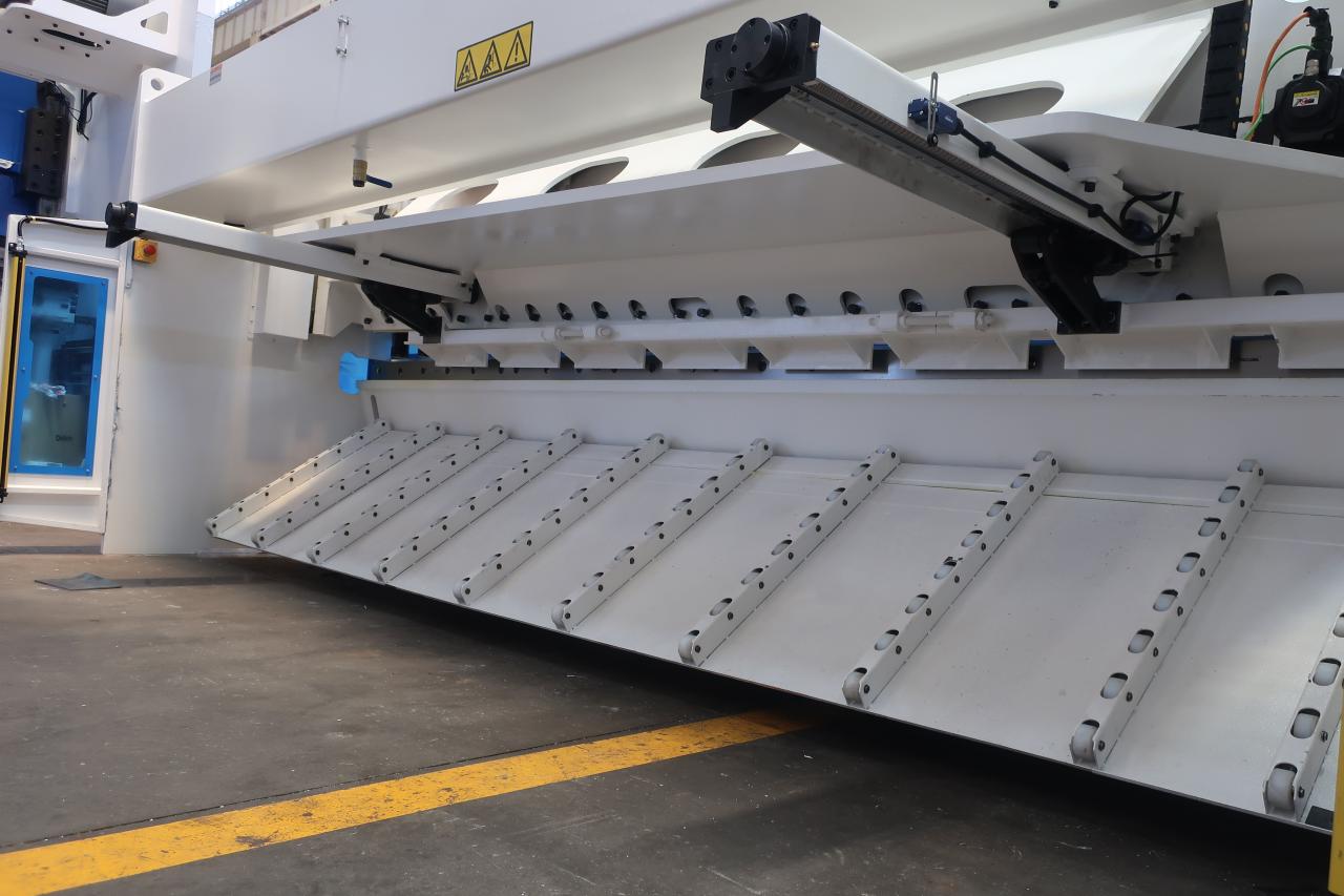 6メートルの板金切断用16mm油圧ギロチンせん断機