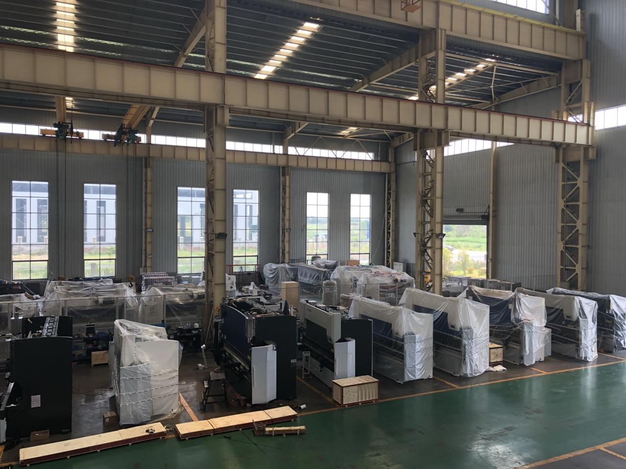 6メートルの板金切断用16mm油圧ギロチンせん断機