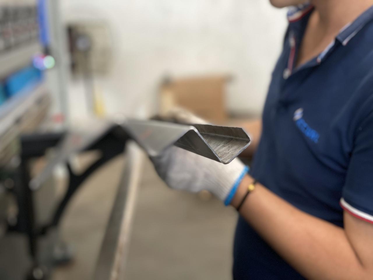 6メートルの板金切断用16mm油圧ギロチンせん断機