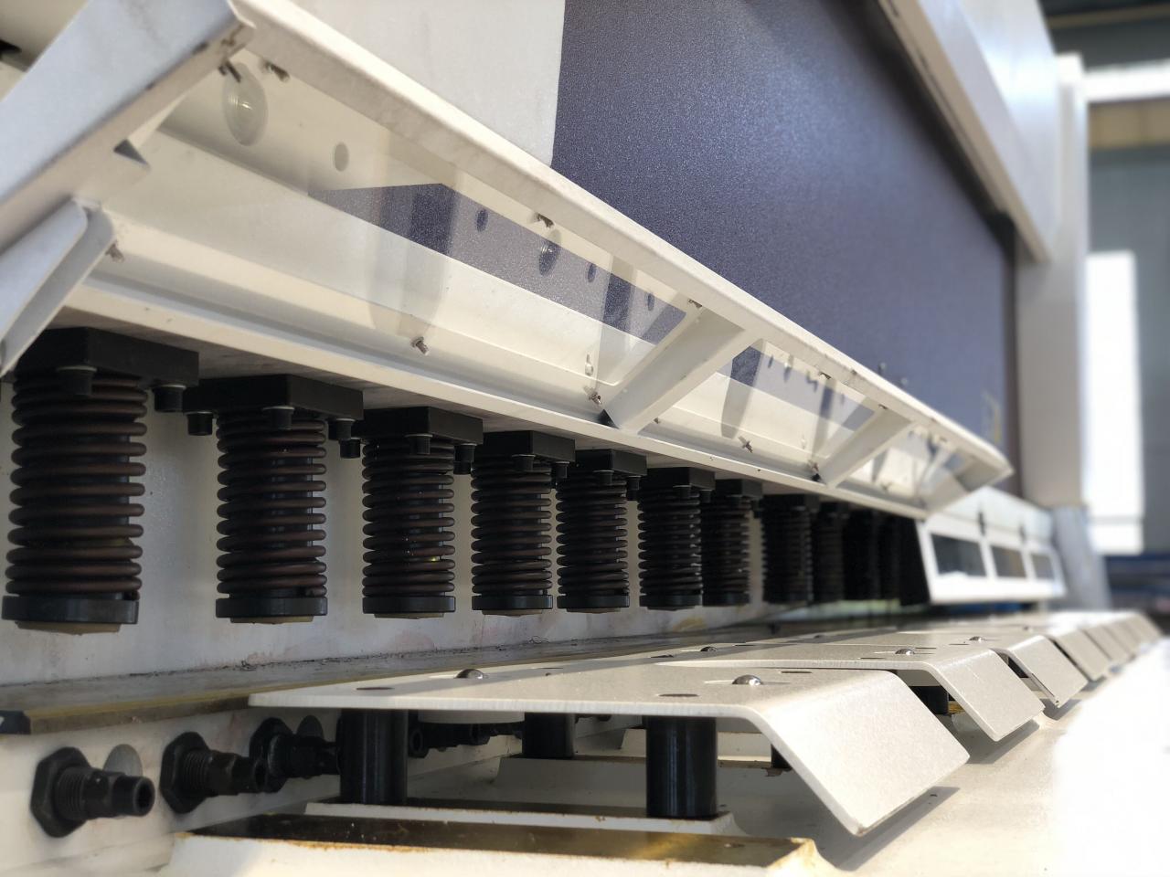 6メートルの板金切断用16mm油圧ギロチンせん断機