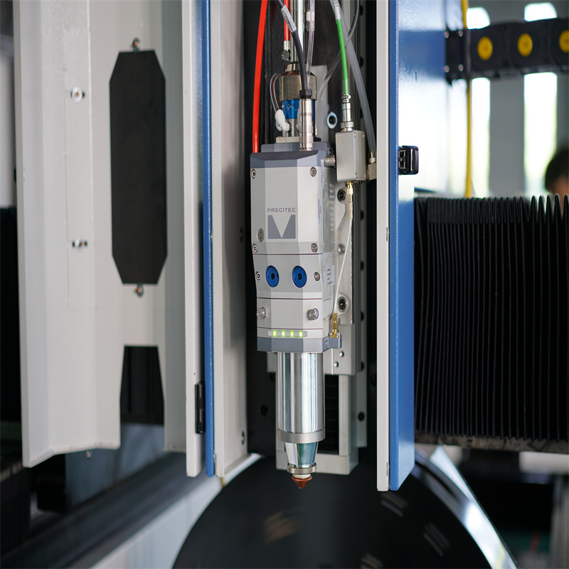 30151500x3000アルミニウム繊維レーザー切断機産業用レーザー機器