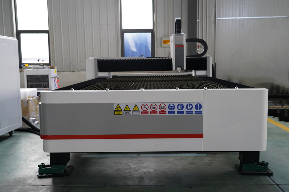 3015 4kw 1kw 2kw 3kw Stainless Steel Cnc Fiber Laser Cutting Machine 3015 4kw 1kw2kw3kwステンレス鋼CNCファイバーレーザー切断機