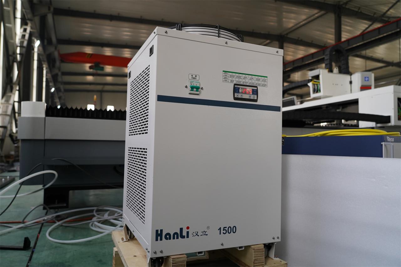 3015 4kw 1kw 2kw 3kw Stainless Steel Cnc Fiber Laser Cutting Machine 3015 4kw 1kw2kw3kwステンレス鋼CNCファイバーレーザー切断機