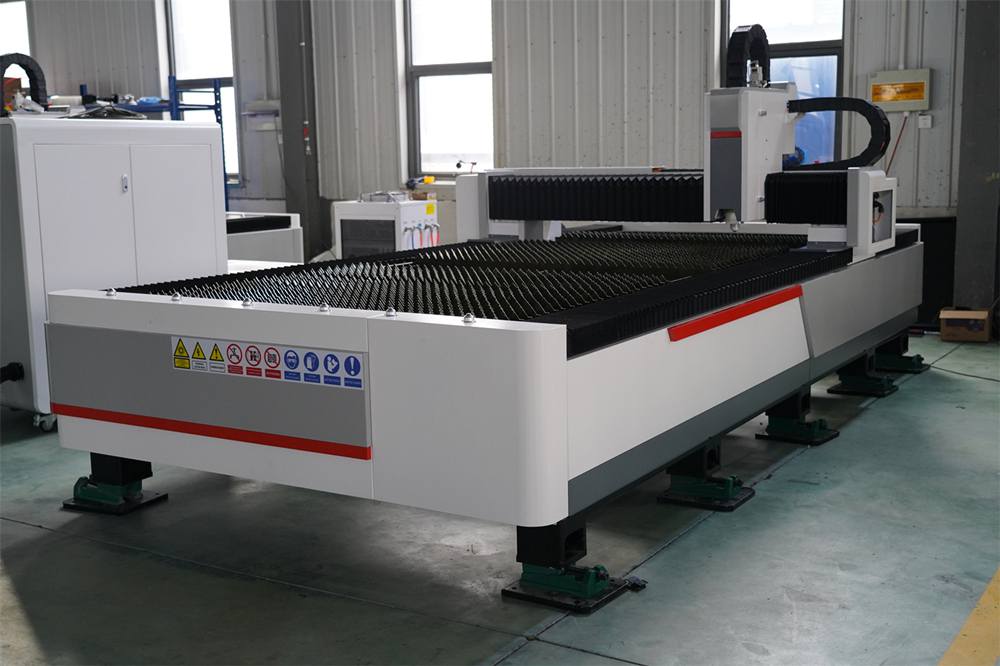 3015 4kw 1kw 2kw 3kw Stainless Steel Cnc Fiber Laser Cutting Machine 3015 4kw 1kw2kw3kwステンレス鋼CNCファイバーレーザー切断機