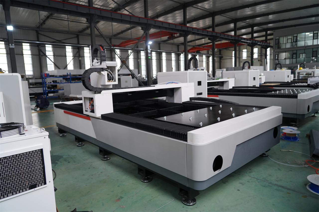 3015 4kw 1kw 2kw 3kw Stainless Steel Cnc Fiber Laser Cutting Machine 3015 4kw 1kw2kw3kwステンレス鋼CNCファイバーレーザー切断機