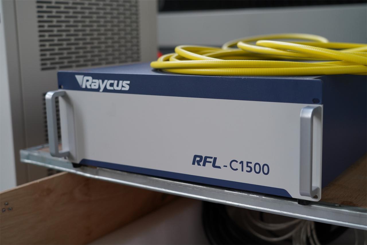 3015 4kw 1kw 2kw 3kw Stainless Steel Cnc Fiber Laser Cutting Machine 3015 4kw 1kw2kw3kwステンレス鋼CNCファイバーレーザー切断機