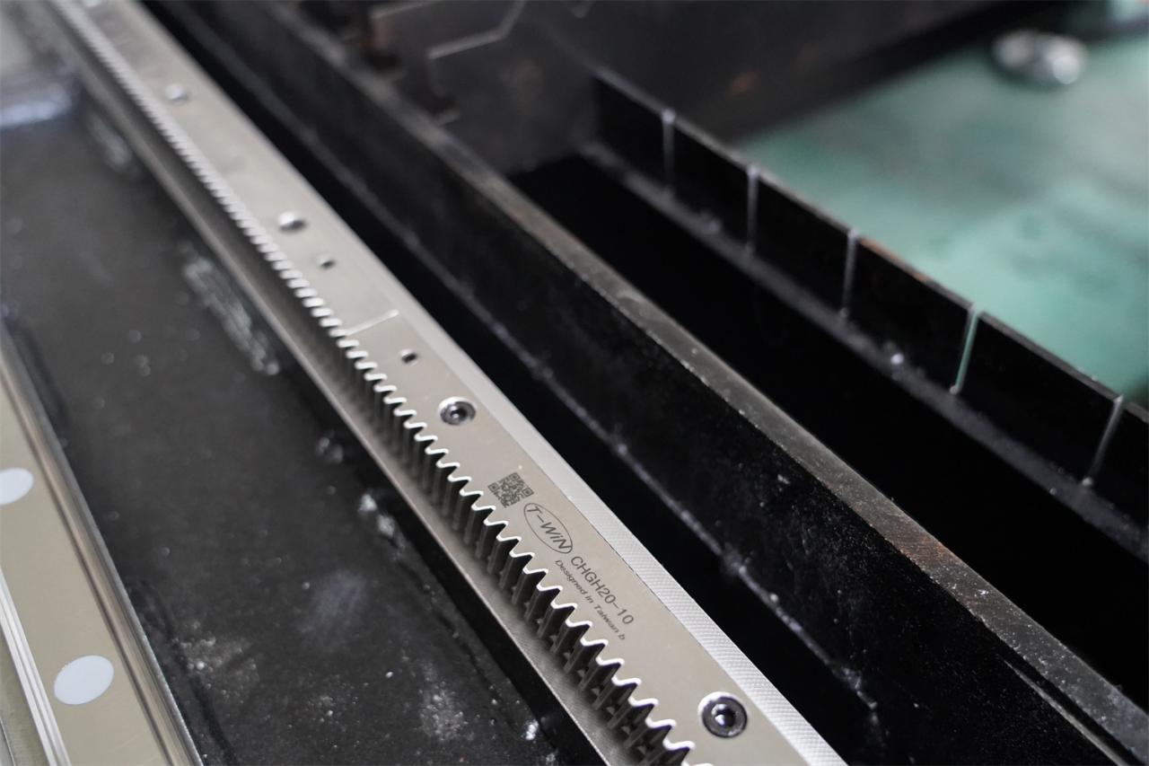 3015 4kw 1kw 2kw 3kw Stainless Steel Cnc Fiber Laser Cutting Machine 3015 4kw 1kw2kw3kwステンレス鋼CNCファイバーレーザー切断機