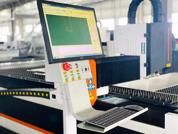 3015 Fiber Laser Cutting Machine For High-Speed Cutting Of 1-6mm Metal Materials 1〜6mmの金属材料の高速切断用の3015ファイバーレーザー切断機