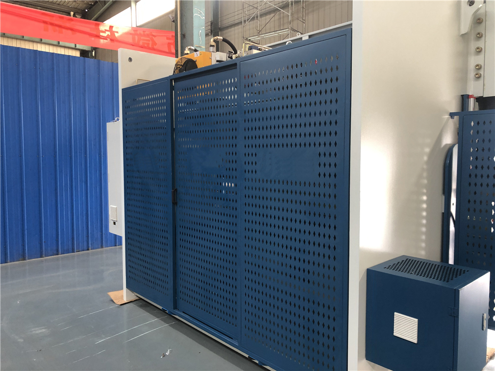 3+1 Axis Cnc Hydraulic Press Brake With Esa System Esaシステムを備えた3+1軸CNC油圧プレスブレーキ