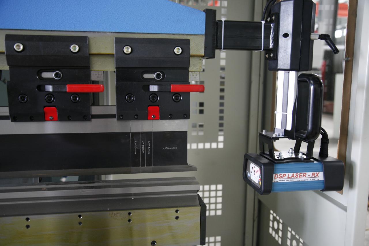 3+1 Axis Cnc Hydraulic Press Brake With Esa System Esaシステムを備えた3+1軸CNC油圧プレスブレーキ