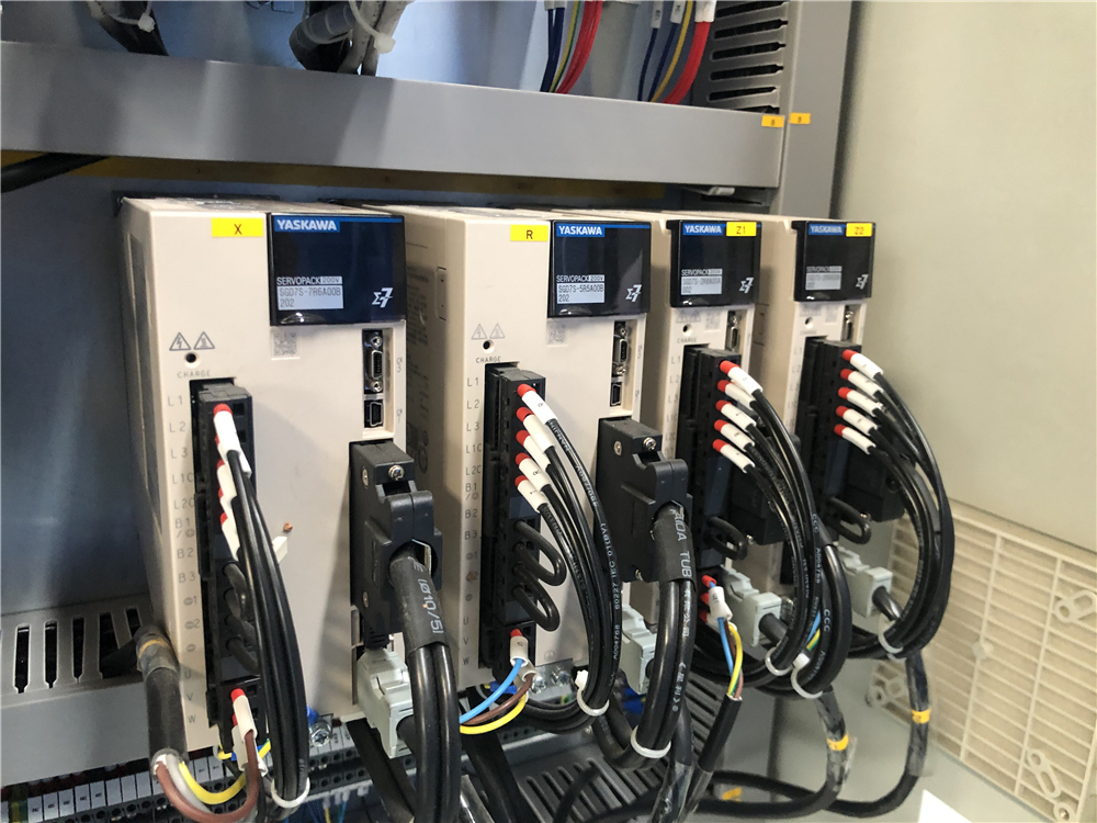 3+1 Axis Cnc Hydraulic Press Brake With Esa System Esaシステムを備えた3+1軸CNC油圧プレスブレーキ