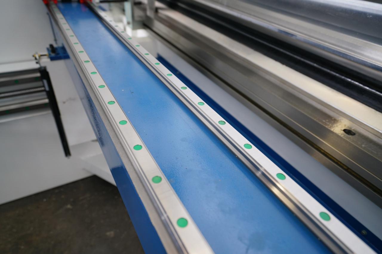 4 Axis Cnc Tandem Press Brake With Delem Da58t 2d Graphical Controller DelemDa58t2dグラフィカルコントローラーを備えた4軸CNCタンデムプレスブレーキ