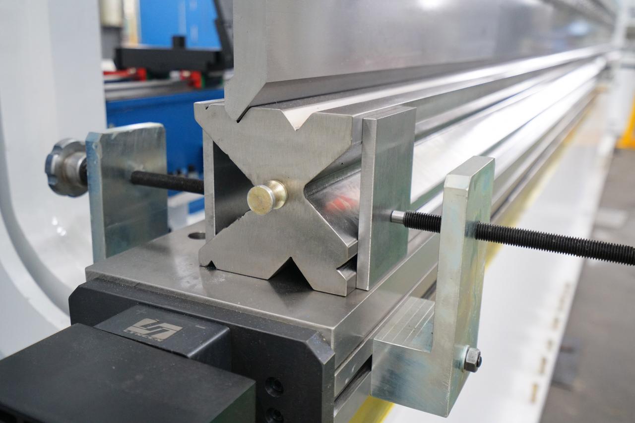 4 Axis Cnc Tandem Press Brake With Delem Da58t 2d Graphical Controller DelemDa58t2dグラフィカルコントローラーを備えた4軸CNCタンデムプレスブレーキ