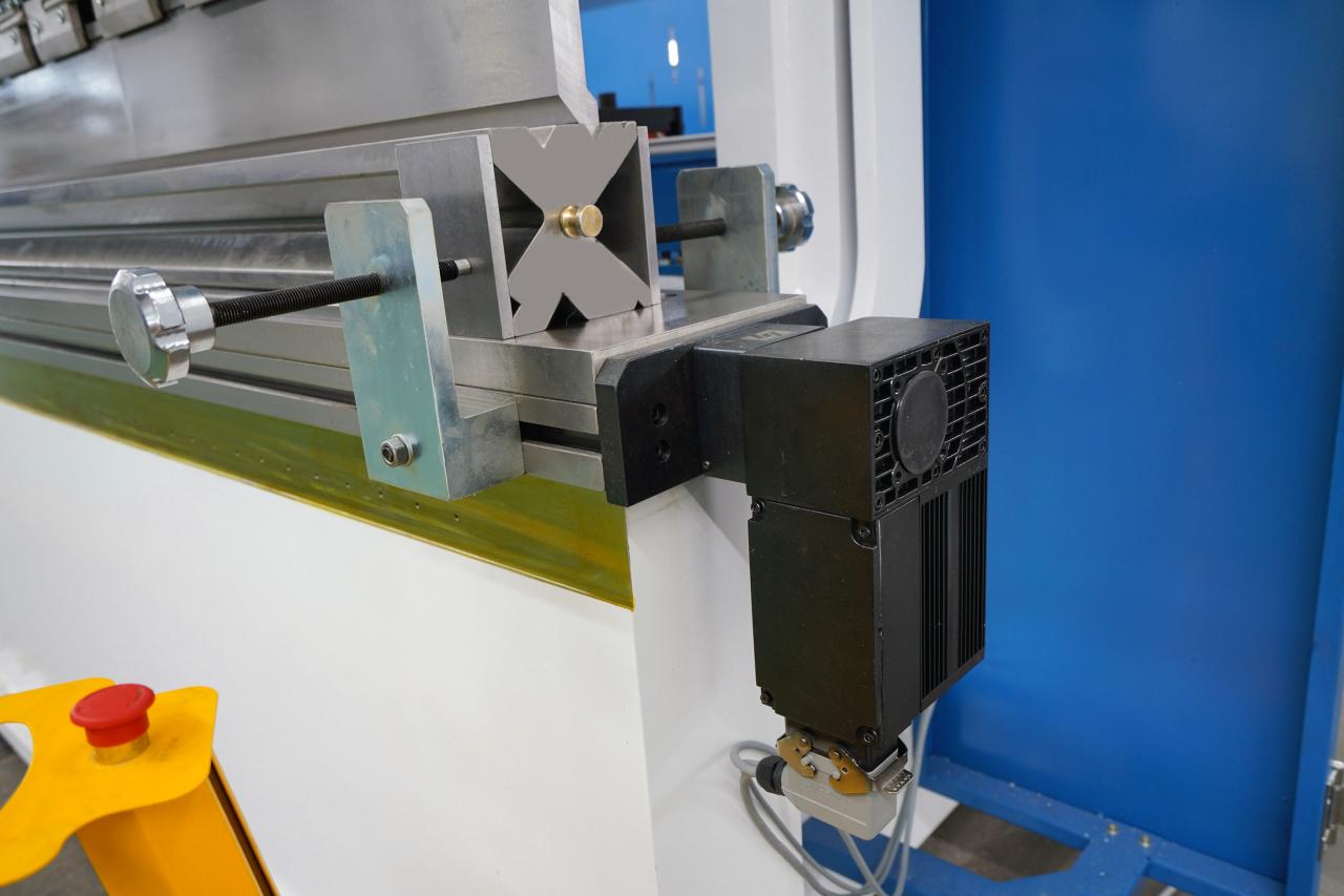 4 Axis Cnc Tandem Press Brake With Delem Da58t 2d Graphical Controller DelemDa58t2dグラフィカルコントローラーを備えた4軸CNCタンデムプレスブレーキ