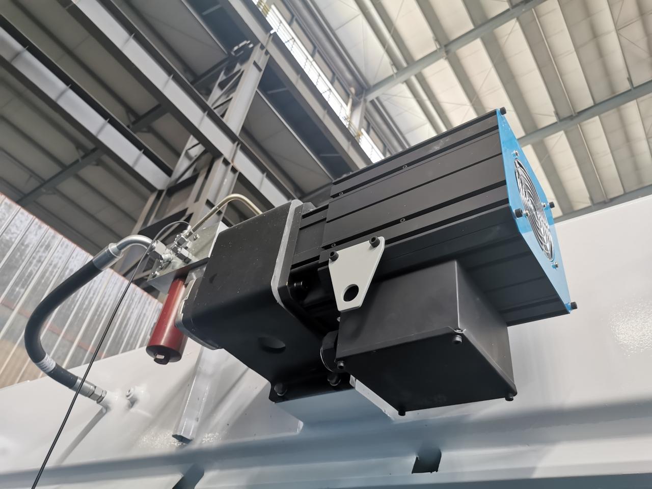 4 Axis Cnc Tandem Press Brake With Delem Da58t 2d Graphical Controller DelemDa58t2dグラフィカルコントローラーを備えた4軸CNCタンデムプレスブレーキ