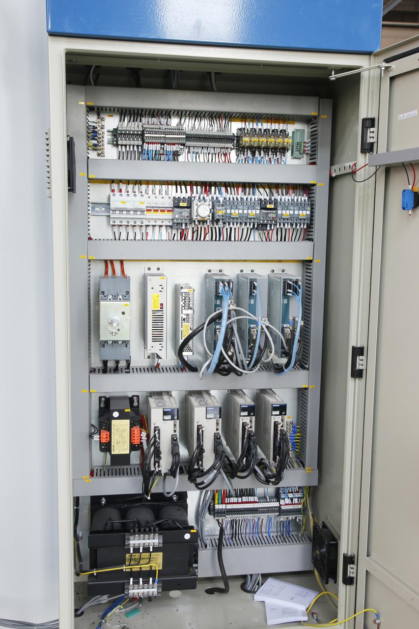 4 Axis Cnc Tandem Press Brake With Delem Da58t 2d Graphical Controller DelemDa58t2dグラフィカルコントローラーを備えた4軸CNCタンデムプレスブレーキ