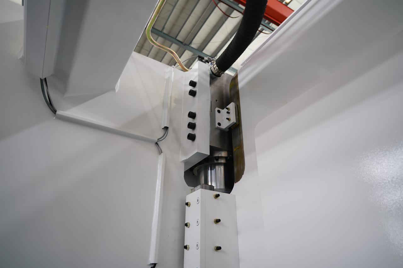 4 Axis Cnc Tandem Press Brake With Delem Da58t 2d Graphical Controller DelemDa58t2dグラフィカルコントローラーを備えた4軸CNCタンデムプレスブレーキ