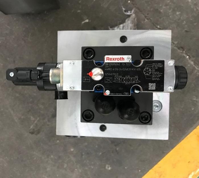 4 Axis Cnc Tandem Press Brake With Delem Da58t 2d Graphical Controller DelemDa58t2dグラフィカルコントローラーを備えた4軸CNCタンデムプレスブレーキ