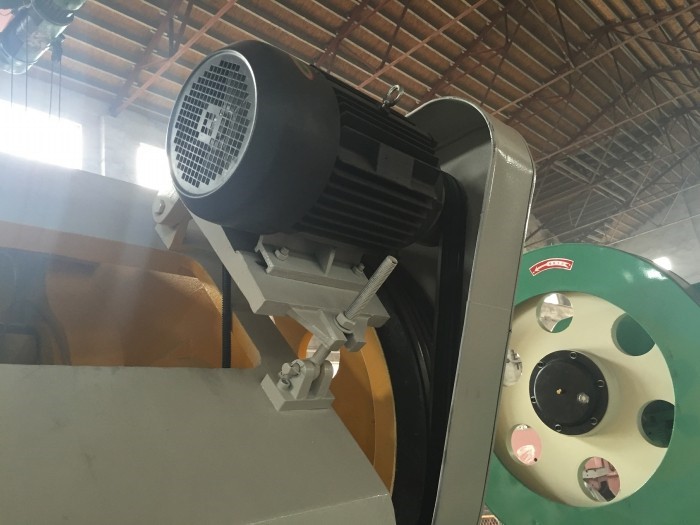 400 Ton Small Pneumatic Power Punch Press Mechanical Eccentric Punching Machine 400トン小型空気圧パワーパンチプレス機械式偏心パンチングマシン