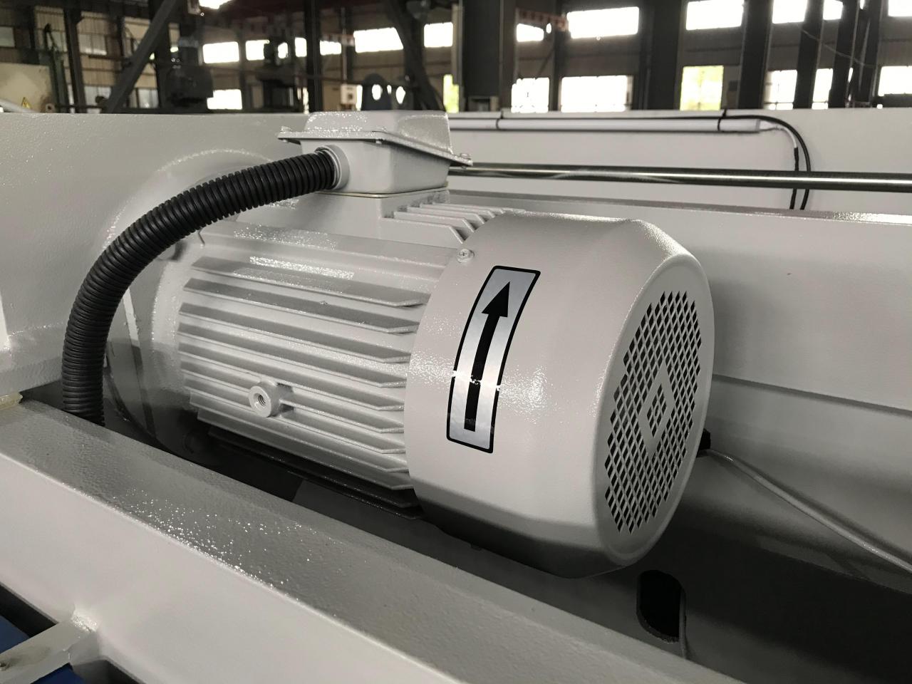 4mm Oem Qc11y-8x3200 Nc Hydraulic Guillotine Guillotine Shearing Machine 4mm OEMQc11y-8x3200Nc油圧ギロチンギロチンせん断機