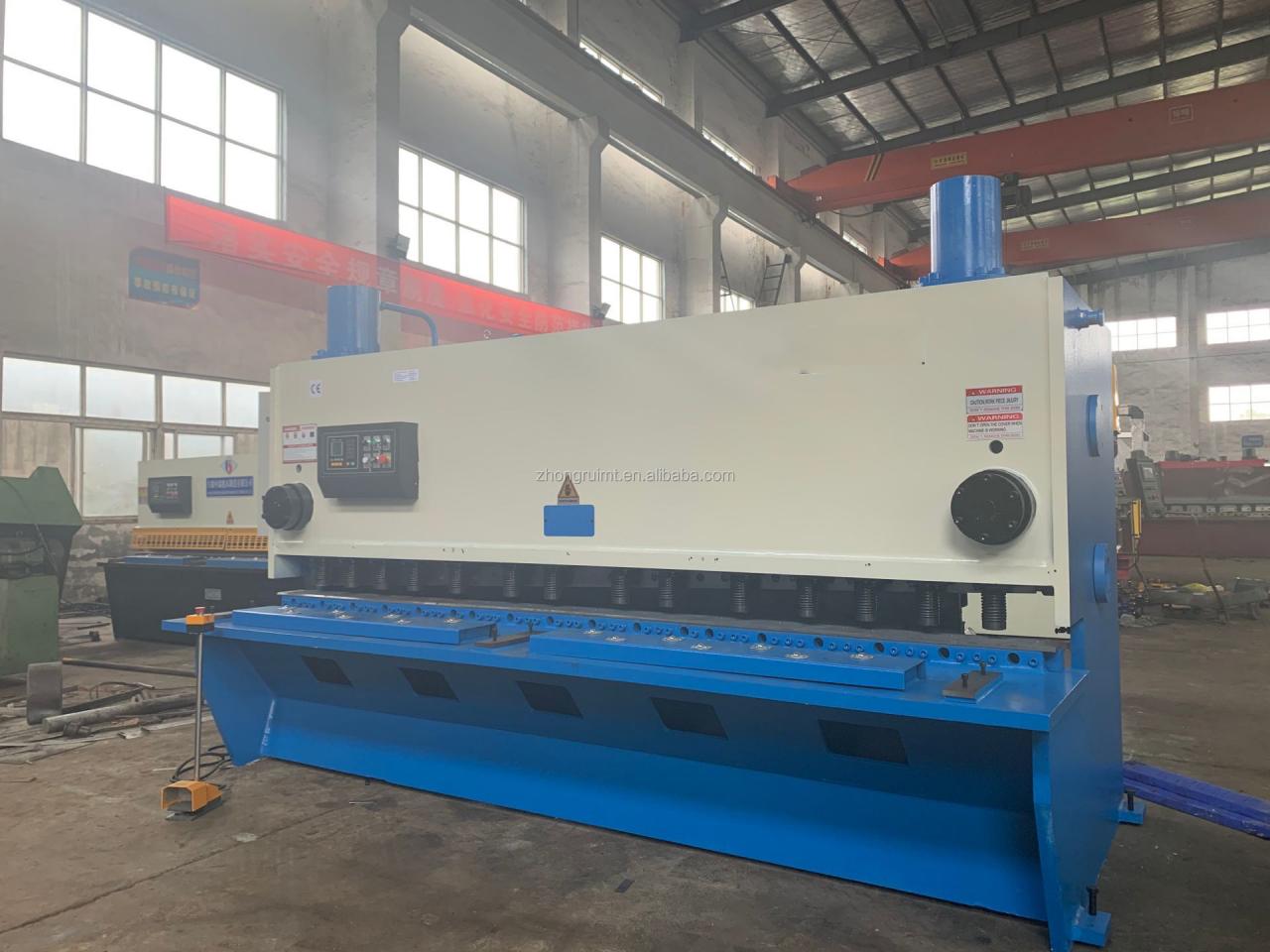 4mmx2500 Hydraulic Shearing Steel Plate Cutting Machinery Steel Plate Shear 4mmx2500油圧せん断鋼板切断機械鋼板せん断