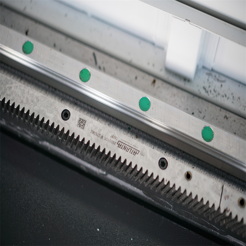 500W1500W4Kwファイバーレーザー切断機板金レーザーカッター2000Watt3kw