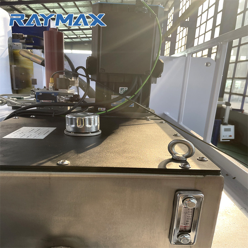 Da52tシステムを備えたCNCプレスブレーキ曲げ機