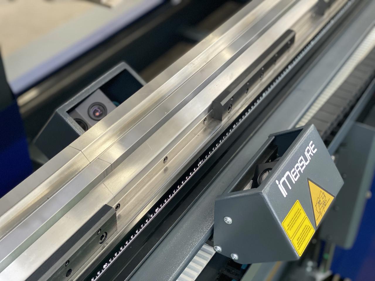 China 220t Cnc Bending Machine 6+1 Axis Hydraulic Press Brake Price 中国220tCnc曲げ機6+1軸油圧プレスブレーキ価格