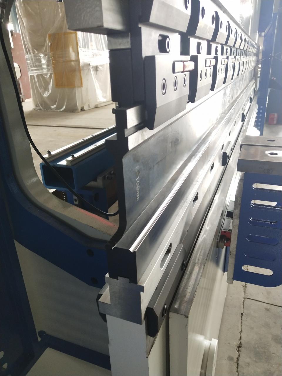 China Metal Hydraulic Press Brake Machine With Reasonable Price リーズナブルな価格で中国の金属油圧プレスブレーキマシン