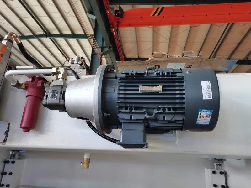 China Metal Hydraulic Press Brake Machine With Reasonable Price リーズナブルな価格で中国の金属油圧プレスブレーキマシン