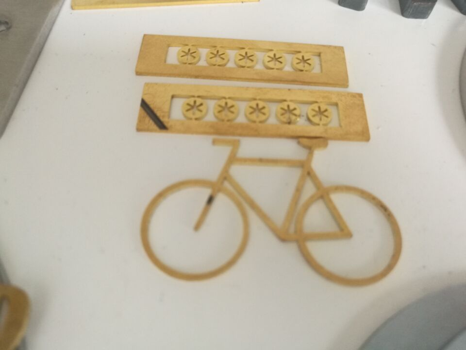 Cnc Fiber Laser Metal Cutting Machine 2000w Fiber Laser Cutting Machine CNCファイバーレーザー金属切断機2000wファイバーレーザー切断機