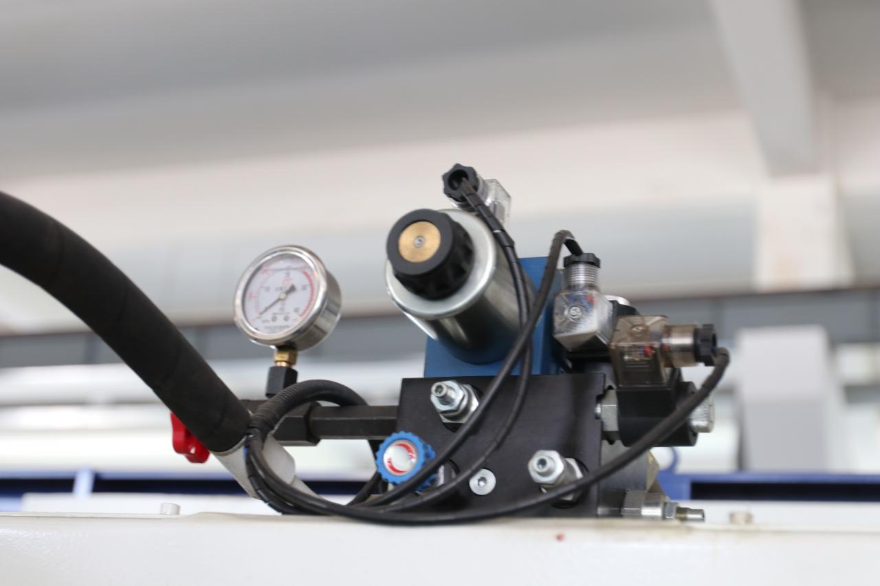 CNC油圧プレスブレーキ機械曲げサーボ電気プレスブレーキ40T