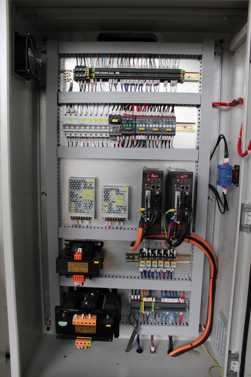 CNCメタルプレスブレーキマシン