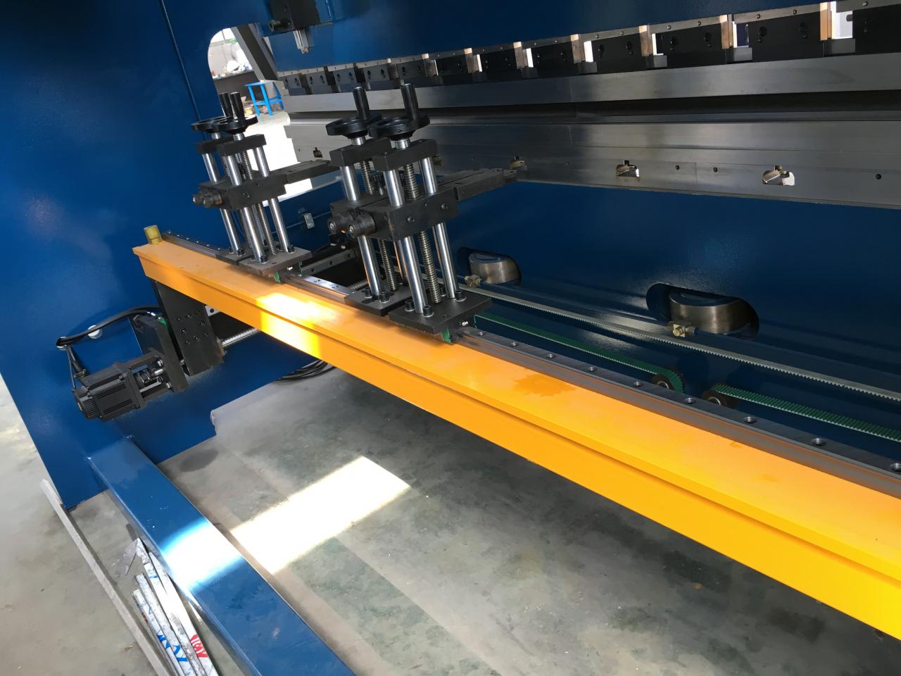 Cnc Servo Press Brake 250t/3.2m 3+1 Axis 3 Meter Sheet Metal Press Brake CNCサーボプレスブレーキ250t/3.2m 3+1軸3メートル板金プレスブレーキ