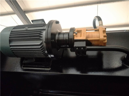 Da53t Cnc System Controller 125t4000 3+1 Axis Cnc Hydraulic Press Brake With Good Quality Da53tCncシステムコントローラー125t40003+1軸Cnc油圧プレスブレーキ高品質