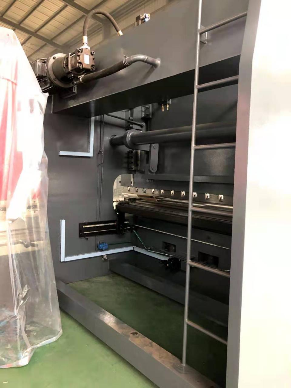 Da53t Cnc System Controller 125t4000 3+1 Axis Cnc Hydraulic Press Brake With Good Quality Da53tCncシステムコントローラー125t40003+1軸Cnc油圧プレスブレーキ高品質