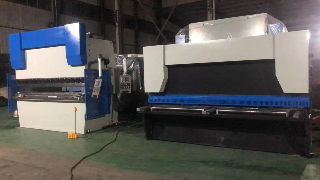 Da53t Cnc System Controller 125t4000 3+1 Axis Cnc Hydraulic Press Brake With Good Quality Da53tCncシステムコントローラー125t40003+1軸Cnc油圧プレスブレーキ高品質