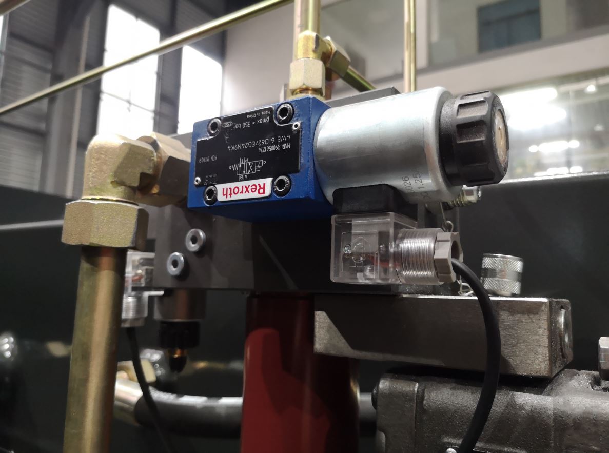 Delem Da66t 125 3+1 4+1 6+1 8+1 Cnc Hydraulic Press Brake For Metal Plate Bending Delem Da66t 125 3 + 1 4 + 1 6 + 1 8 +1Cnc油圧プレスブレーキ金属板曲げ用