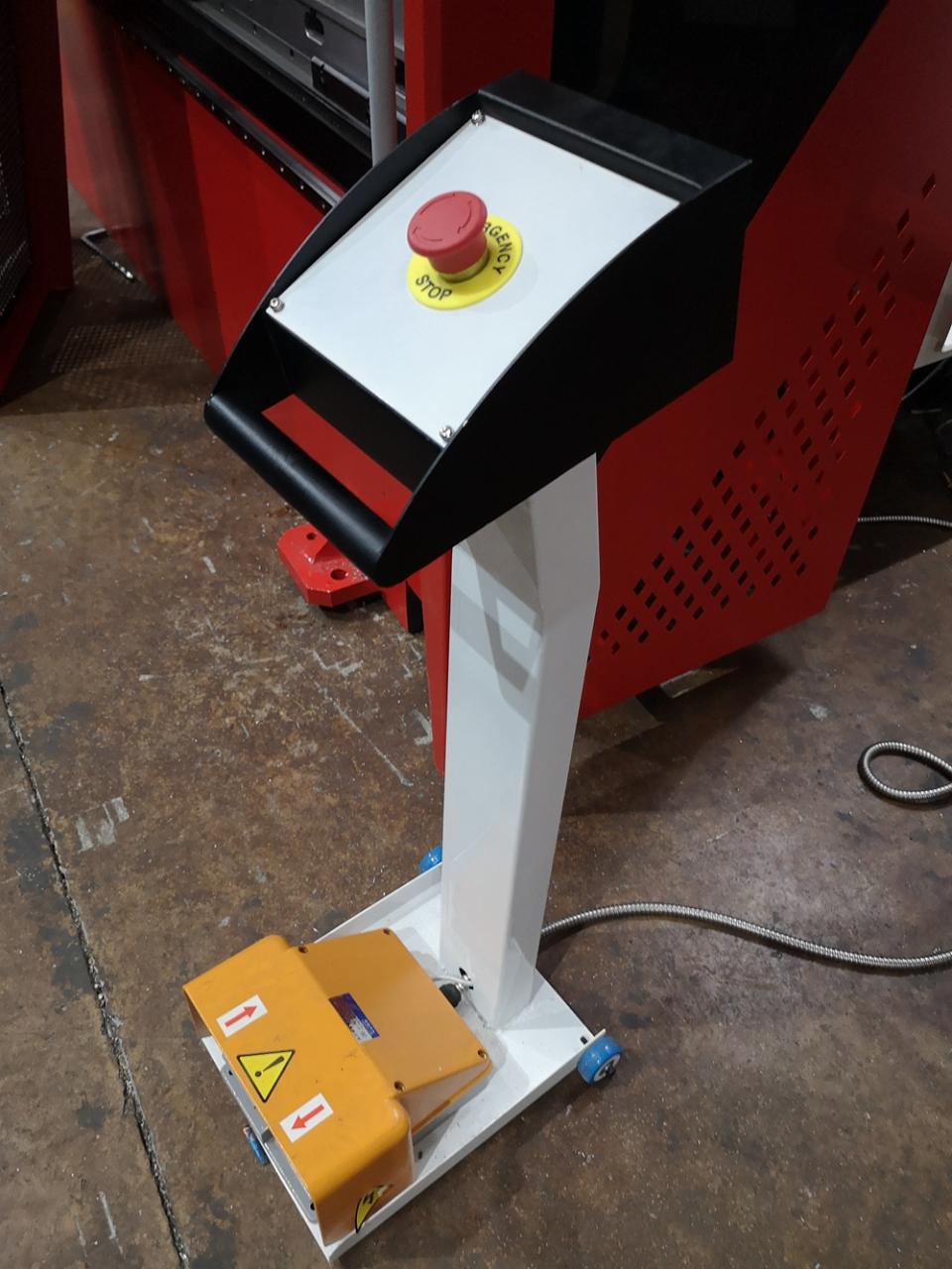 Delem Da66t 125 3+1 4+1 6+1 8+1 Cnc Hydraulic Press Brake For Metal Plate Bending Delem Da66t 125 3 + 1 4 + 1 6 + 1 8 +1Cnc油圧プレスブレーキ金属板曲げ用