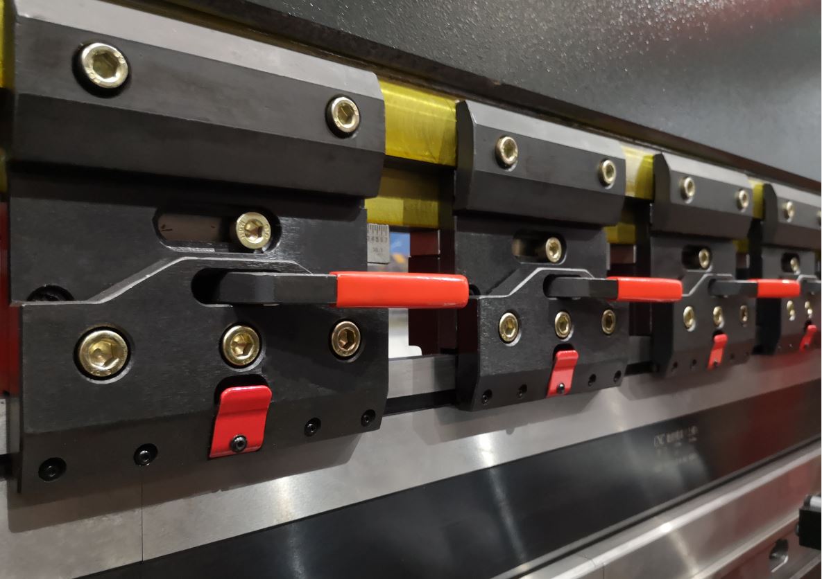 Delem Da66t 125 3+1 4+1 6+1 8+1 Cnc Hydraulic Press Brake For Metal Plate Bending Delem Da66t 125 3 + 1 4 + 1 6 + 1 8 +1Cnc油圧プレスブレーキ金属板曲げ用