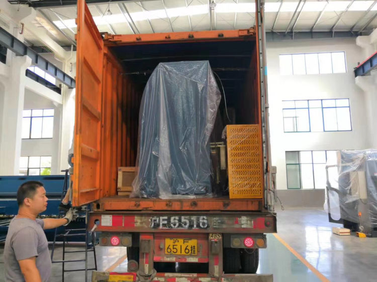 Economic Single Double Worktable Cnc Sheet Metal Fiber Laser Cutting Machine 経済的なシングルダブルワークテーブルCNC板金ファイバーレーザー切断機