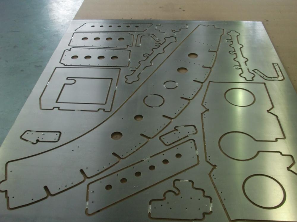 Fiber Laser 2000 Watt Flatbed Fiber Laser Cutting Machine ファイバーレーザー2000ワットフラットベッドファイバーレーザー切断機