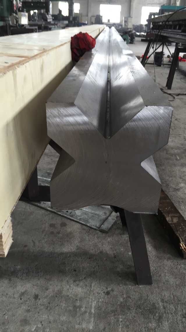 Full Automatic High Power Sheet Bending Machine And Cnc Press Brake Machine 全自動ハイパワーシート曲げ機とCNCプレスブレーキ機